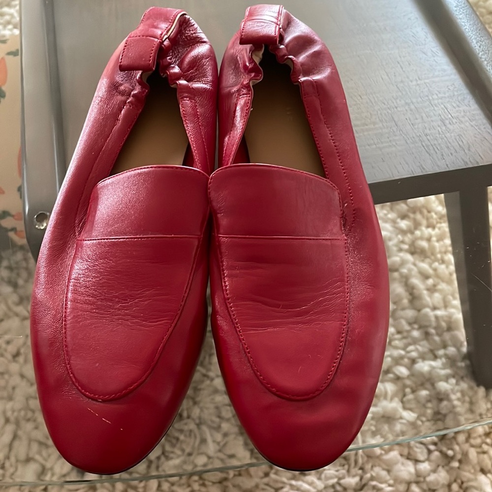 Comfy flat hugging red shoes
